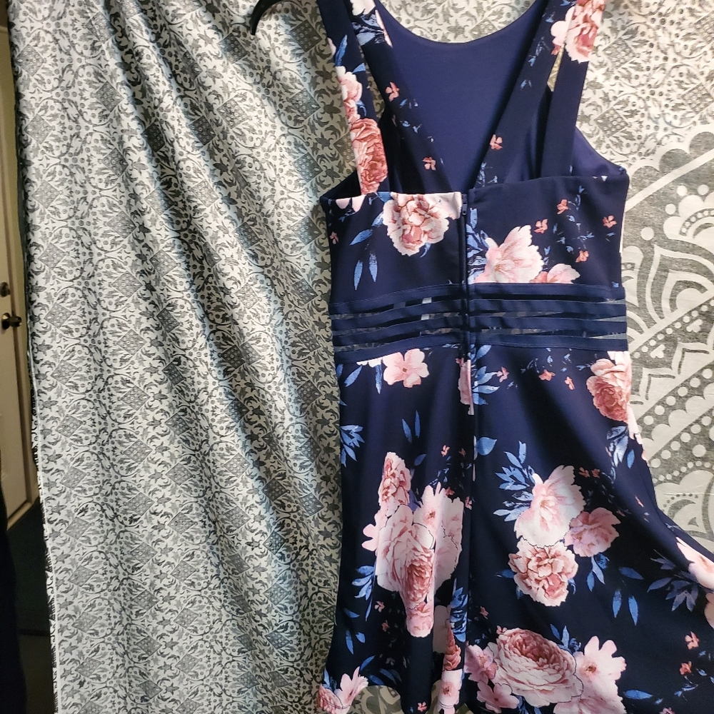 Dress - Picture 10 of 10